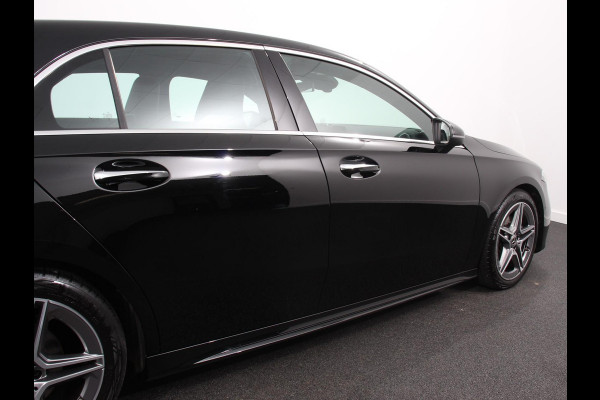 Mercedes-Benz A-Klasse 200 Automaat AMG Line | Navigatie | Climate control | Camera | Parkeer sensoren | Half Lederen Bekleding | Led  | Cruise Control adaptive | LM Velgen | Dab | Led