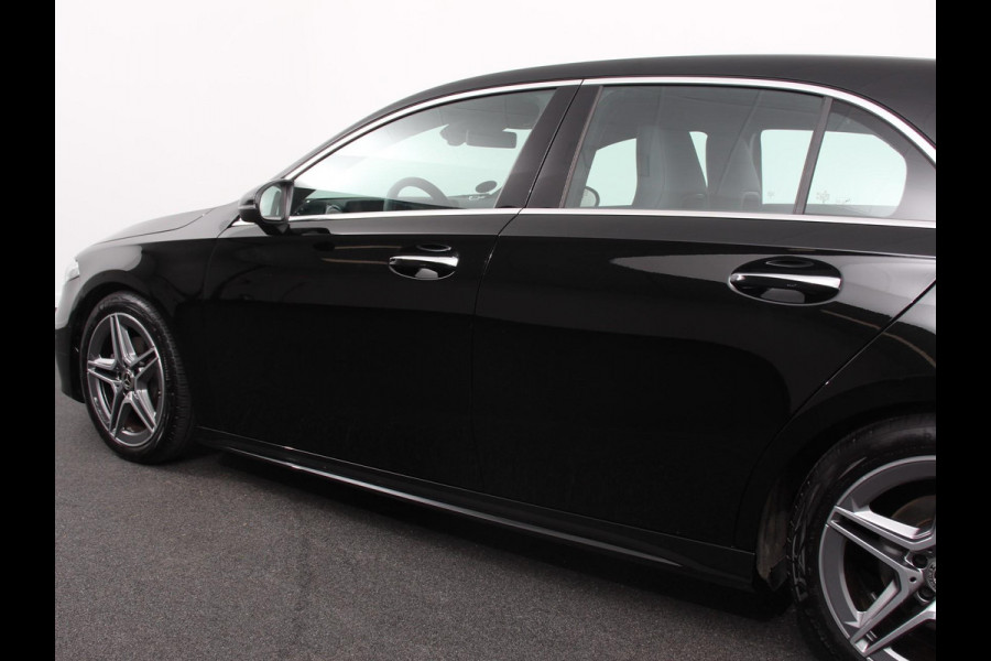 Mercedes-Benz A-Klasse 200 Automaat AMG Line | Navigatie | Climate control | Camera | Parkeer sensoren | Half Lederen Bekleding | Led  | Cruise Control adaptive | LM Velgen | Dab | Led
