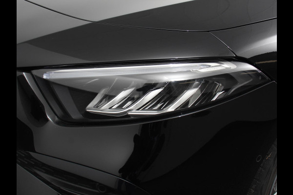 Mercedes-Benz A-Klasse 200 Automaat AMG Line | Navigatie | Climate control | Camera | Parkeer sensoren | Half Lederen Bekleding | Led  | Cruise Control adaptive | LM Velgen | Dab | Led