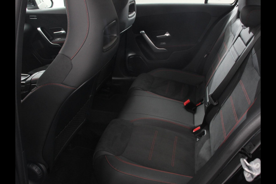Mercedes-Benz A-Klasse 200 Automaat AMG Line | Navigatie | Climate control | Camera | Parkeer sensoren | Half Lederen Bekleding | Led  | Cruise Control adaptive | LM Velgen | Dab | Led