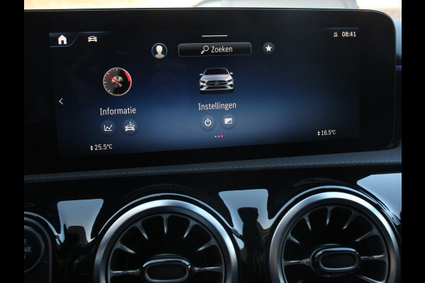 Mercedes-Benz A-Klasse 200 Automaat AMG Line | Navigatie | Climate control | Camera | Parkeer sensoren | Half Lederen Bekleding | Led  | Cruise Control adaptive | LM Velgen | Dab | Led