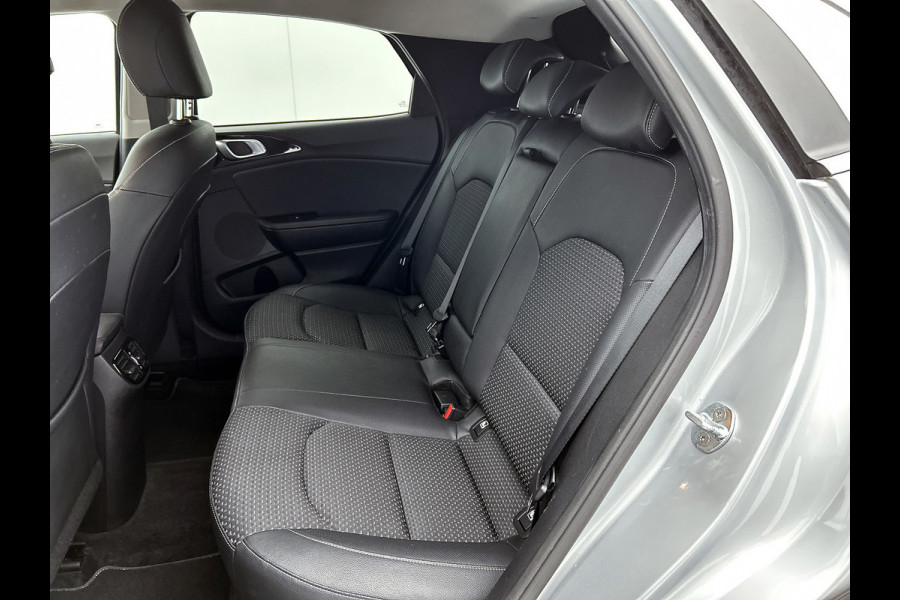 Kia Xceed 1.5 T-GDI MHEV DynamicPlusLine (NAVIGATIE, STOEL-/STUURVERWARMING, CARPLAY, CAMERA, GOED ONDERHOUDEN)
