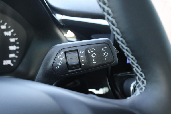 Ford Fiesta 1.0 EcoBoost Hybrid Titanium Bellen voor bezichtiging! | Cruise Control | Navigatie | Airco |