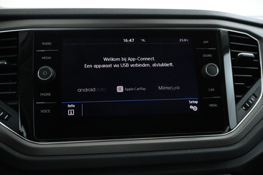 Volkswagen T-Roc 1.5 TSI Sport Automaat, Apple carplay, Panorama