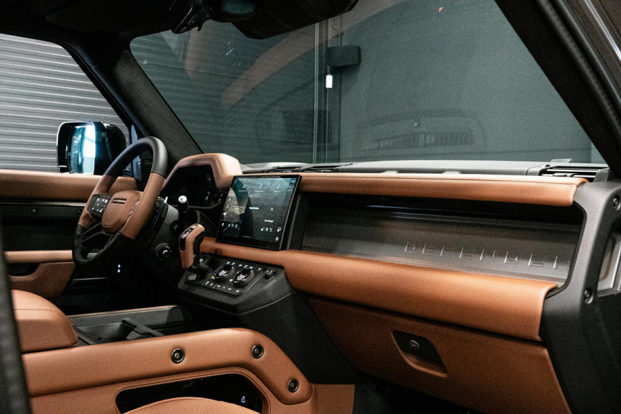 Land Rover Defender 110 4.4 P635 Octa Edition One *Meridian / Panorama / Wellness-seats / HUD / Surround-view / Soft-Close*