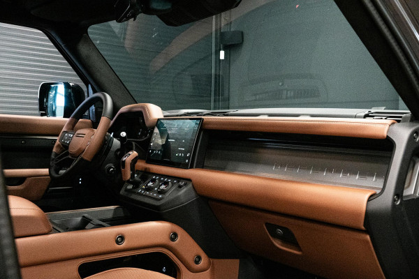 Land Rover Defender 110 4.4 P635 Octa Edition One *Meridian / Panorama / Wellness-seats / HUD / Surround-view / Soft-Close*