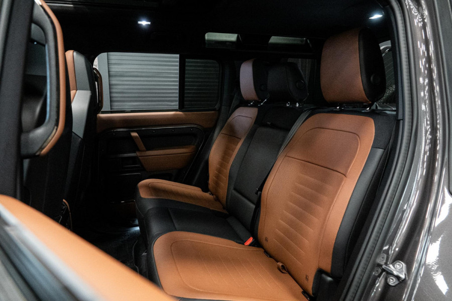 Land Rover Defender 110 4.4 P635 Octa Edition One *Meridian / Panorama / Wellness-seats / HUD / Surround-view / Soft-Close*