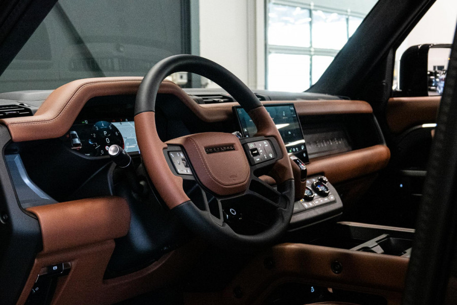 Land Rover Defender 110 4.4 P635 Octa Edition One *Meridian / Panorama / Wellness-seats / HUD / Surround-view / Soft-Close*