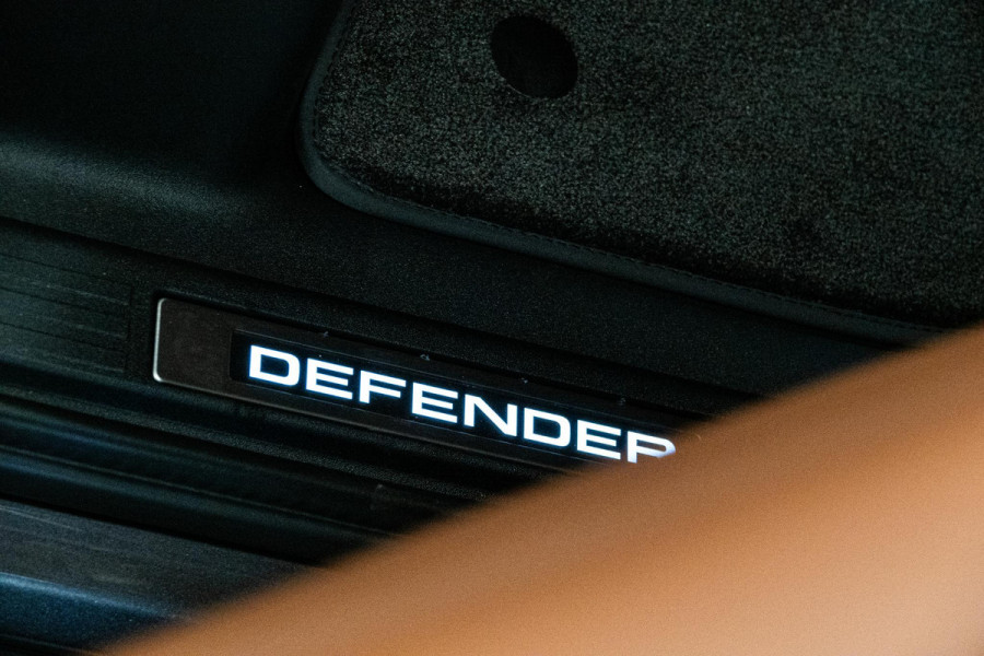 Land Rover Defender 110 4.4 P635 Octa Edition One *Meridian / Panorama / Wellness-seats / HUD / Surround-view / Soft-Close*
