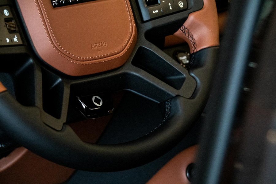 Land Rover Defender 110 4.4 P635 Octa Edition One *Meridian / Panorama / Wellness-seats / HUD / Surround-view / Soft-Close*