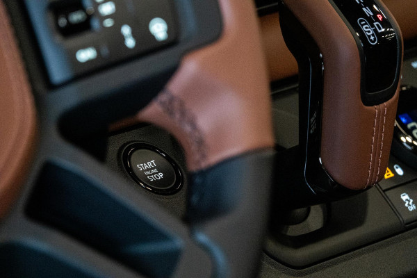 Land Rover Defender 110 4.4 P635 Octa Edition One *Meridian / Panorama / Wellness-seats / HUD / Surround-view / Soft-Close*