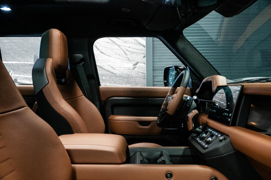 Land Rover Defender 110 4.4 P635 Octa Edition One *Meridian / Panorama / Wellness-seats / HUD / Surround-view / Soft-Close*