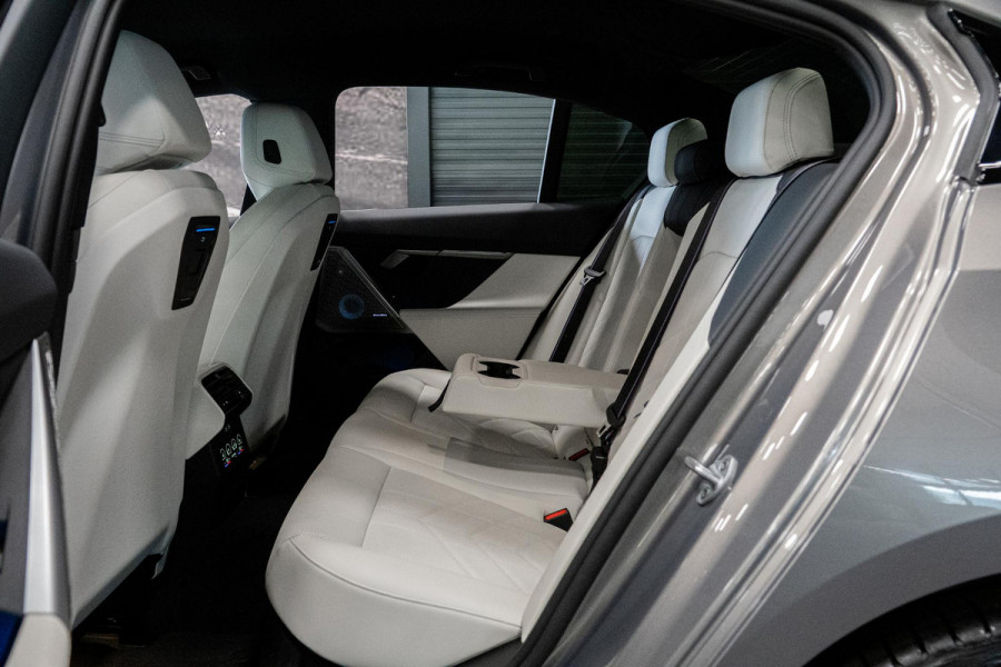 BMW 5 Serie 550e xDrive *M-Sport Pro / Bowers & Wilkins / HUD / Memory / Stoelventilatie*