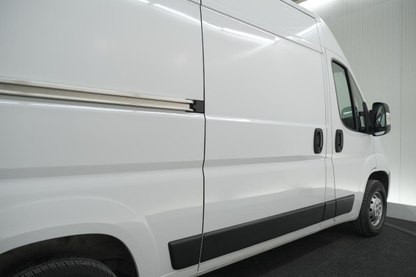 Citroën Jumper 2.2 BlueHDi 120 L2H2 3.0t | Trekhaak | Betimmering Laadruimte | Apple Carplay | Parkeersensoren