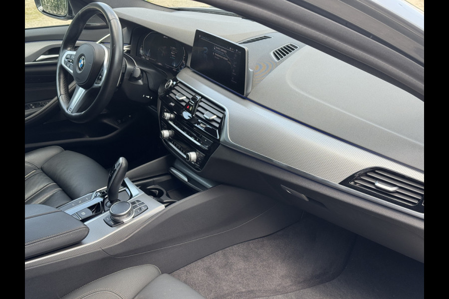 BMW 5 Serie 530e xDrive iPerformance High Executive M Pakket, 360 Camera, Harman Kardon, Navigatie . Een proefrit levert het bewijs. Neem contact op en we maken een afspraak!