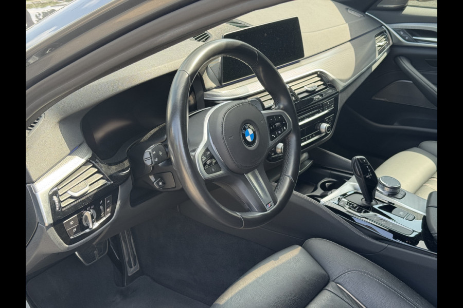 BMW 5 Serie 530e xDrive iPerformance High Executive M Pakket, 360 Camera, Harman Kardon, Navigatie . Een proefrit levert het bewijs. Neem contact op en we maken een afspraak!