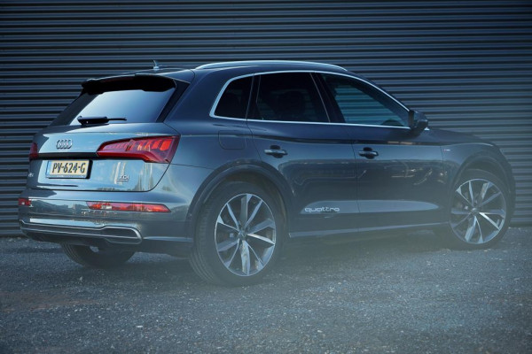 Audi Q5 2.0 TDI quattro Sport S Line / Pano / Virtual / Luchtvering