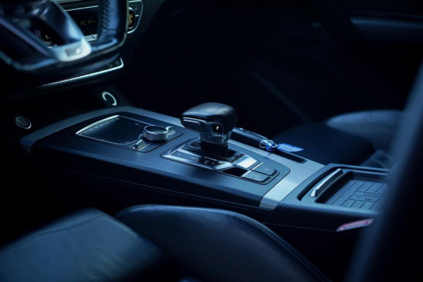 Audi Q5 2.0 TDI quattro Sport S Line / Pano / Virtual / Luchtvering