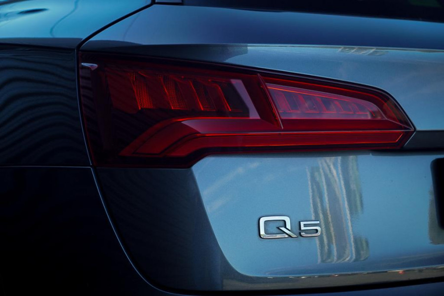 Audi Q5 2.0 TDI quattro Sport S Line / Pano / Virtual / Luchtvering