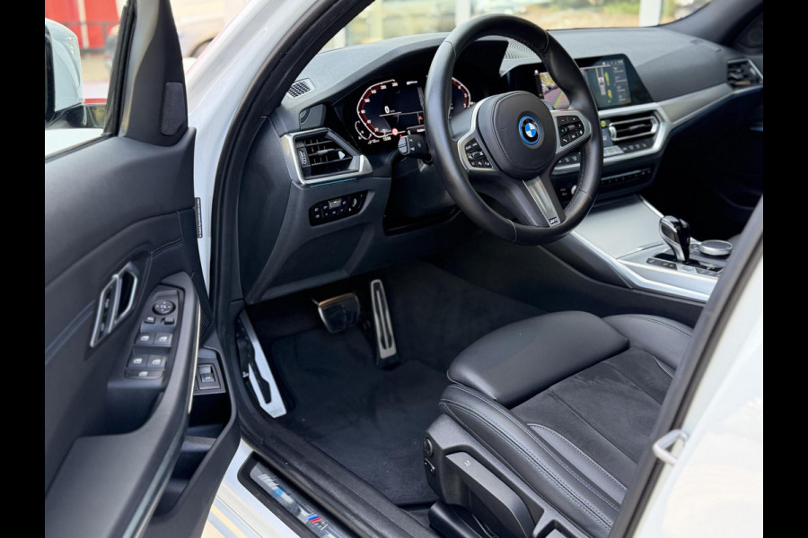 BMW 3 Serie Touring 330e xDrive High Ex. M-Sport|SOH90%|Pano|Laser|Driving Ass Prof|HUD|HiFi||Trekhaak