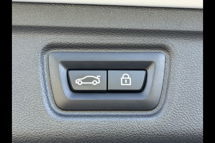 BMW 3 Serie Touring 330e xDrive High Ex. M-Sport|SOH90%|Pano|Laser|Driving Ass Prof|HUD|HiFi||Trekhaak