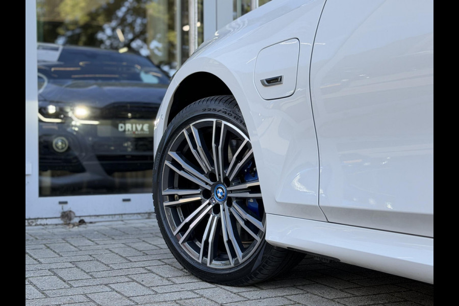 BMW 3 Serie Touring 330e xDrive High Ex. M-Sport|SOH90%|Pano|Laser|Driving Ass Prof|HUD|HiFi||Trekhaak
