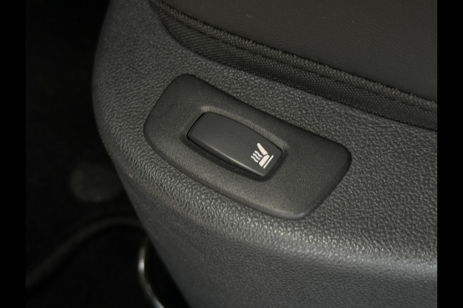 Renault Clio 0.9 TCe 90pk Intens | Navi | Camera | 17" | PDC | Led | Stoelverwarming | Keurig netjes onderhouden!