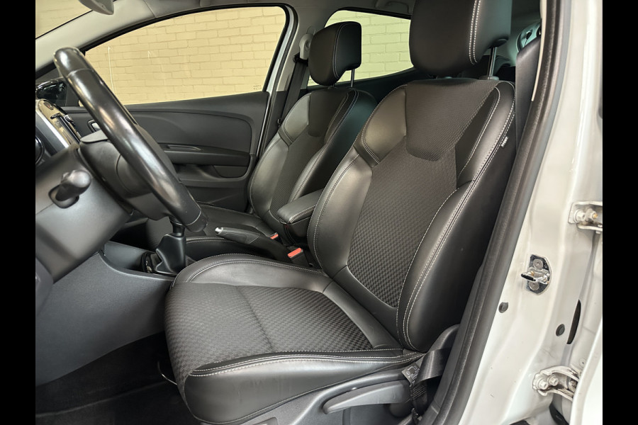 Renault Clio 0.9 TCe 90pk Intens | Navi | Camera | 17" | PDC | Led | Stoelverwarming | Keurig netjes onderhouden!