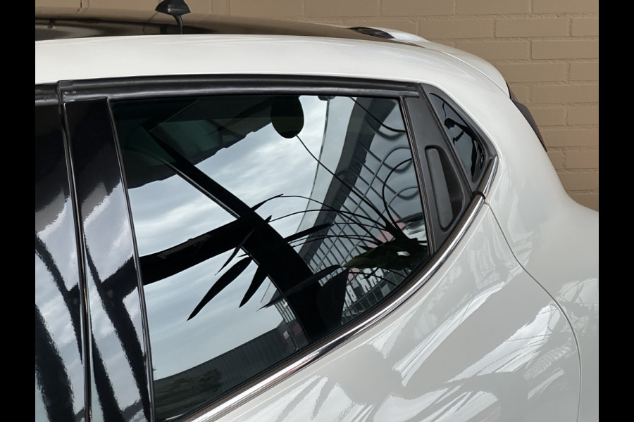 Renault Clio 0.9 TCe 90pk Intens | Navi | Camera | 17" | PDC | Led | Stoelverwarming | Keurig netjes onderhouden!