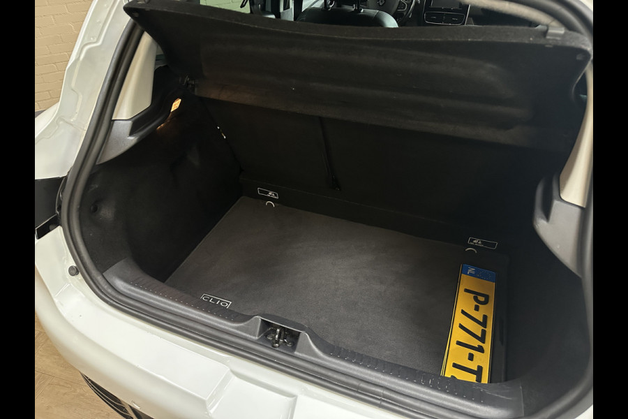 Renault Clio 0.9 TCe 90pk Intens | Navi | Camera | 17" | PDC | Led | Stoelverwarming | Keurig netjes onderhouden!