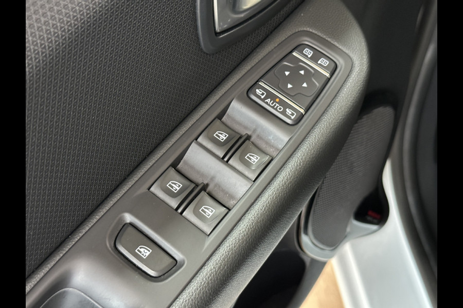 Renault Clio 0.9 TCe 90pk Intens | Navi | Camera | 17" | PDC | Led | Stoelverwarming | Keurig netjes onderhouden!