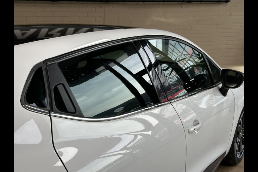 Renault Clio 0.9 TCe 90pk Intens | Navi | Camera | 17" | PDC | Led | Stoelverwarming | Keurig netjes onderhouden!