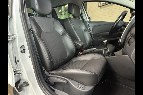 Renault Clio 0.9 TCe 90pk Intens | Navi | Camera | 17" | PDC | Led | Stoelverwarming | Keurig netjes onderhouden!