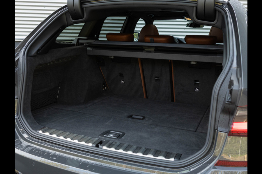 BMW 3 Serie Touring M340i xDrive - Pano - Trekhaak - Individual Leder - Harman Kardon - Laserlight