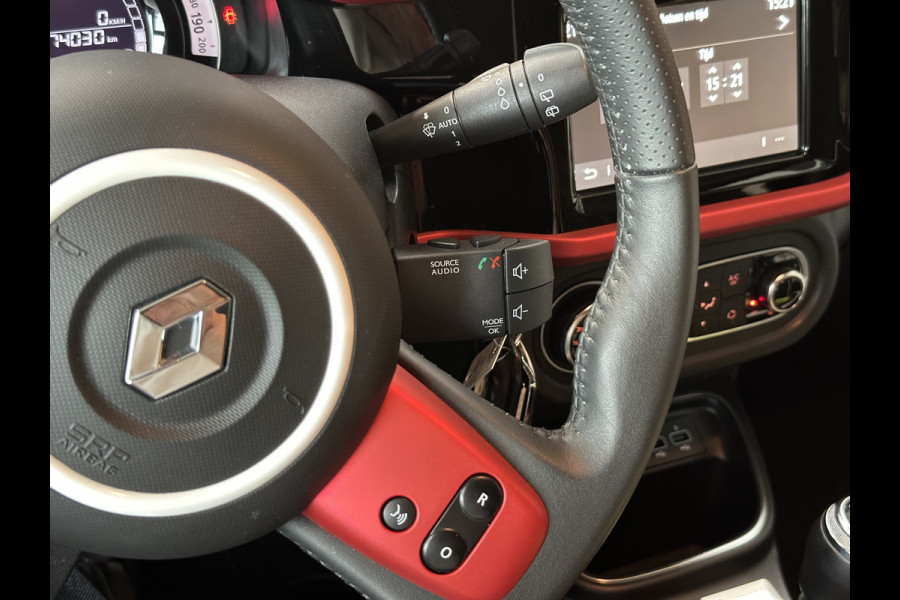 Renault Twingo 0.9 TCe 92pk | Le coq Sportif | Navi R-Link | Clima | 16" | Camera | Led | Carplay | 100 % Dealer onderhouden!