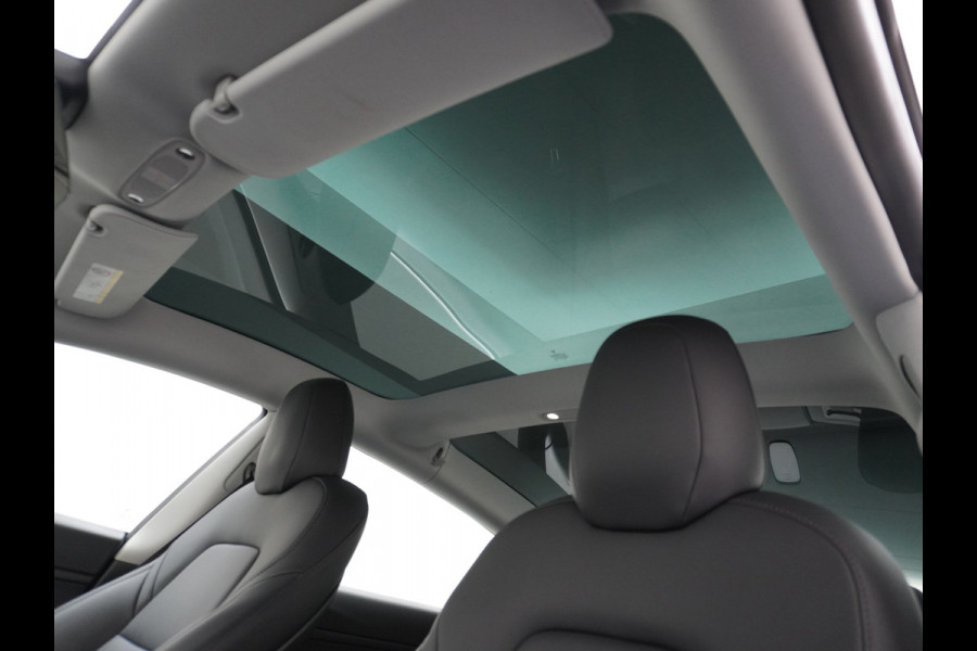Tesla Model 3 RWD SR+ 60kWh 325PK SOH=85% LMV  AutoPilot Leder PanoDak Adaptive-Cruise Lmv Camera's Elektr.-Stuur+Stoelen+Spiegels+Geheugen+Ea Navi LED Comfortstoelen ACC DAB Voorverwarmen interieur via App Keyless via Telefoonsleutel One-Pedal-Drive Origineel Nederlandse auto tot 11kw laden thuis! 1.584kg licht!