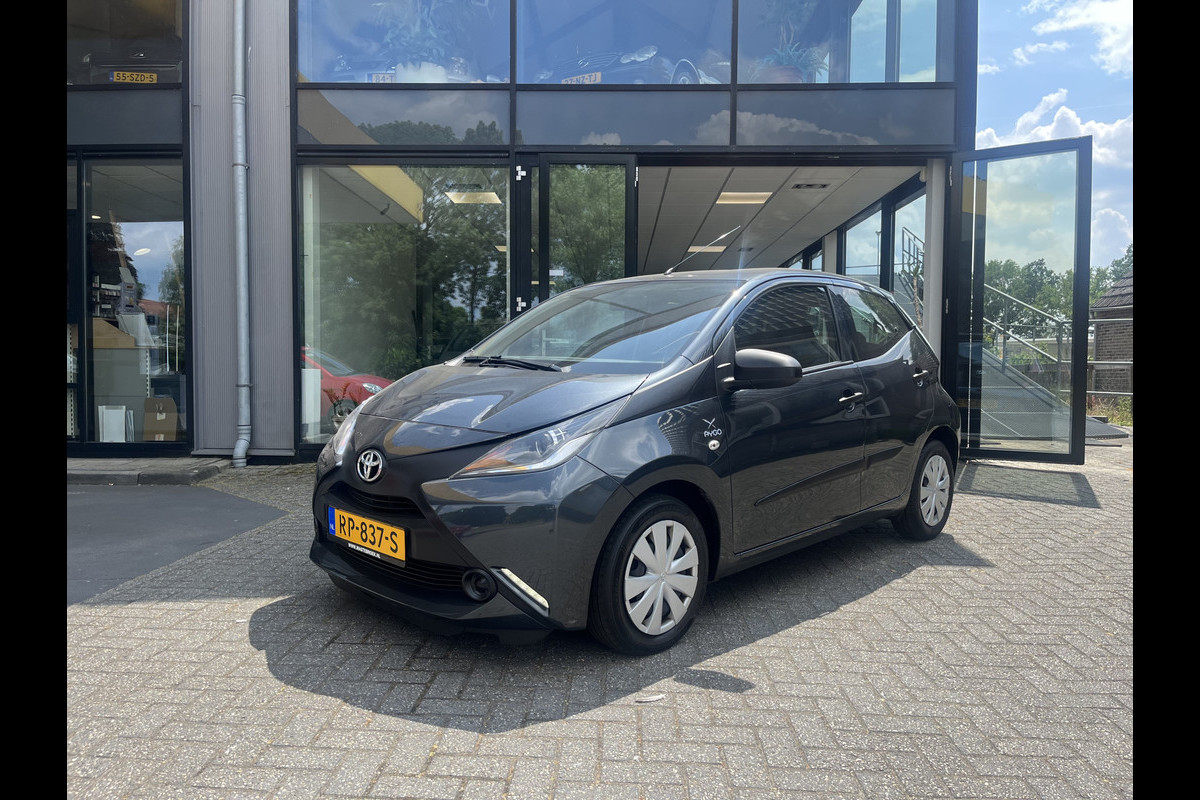 Toyota Aygo 1.0 VVT-i x-fun Staat in De Krim Toyota Aygo 1.0 VVT-i x-fun Staat in De Krim