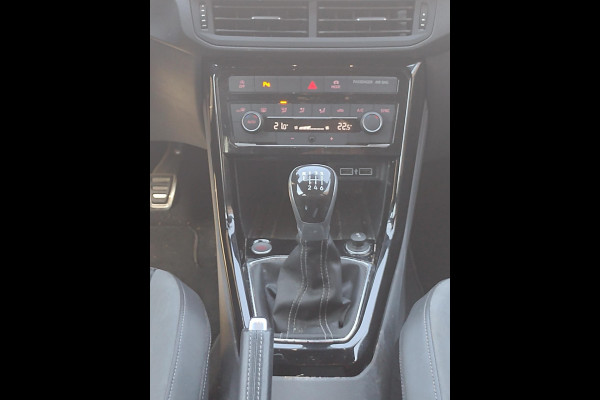 Volkswagen T-Cross 1.0 TSI Style Furtial Cockpit Staat in Hardenberg Volkswagen T-Cross 1.0 TSI Style Furtial Cockpit Staat in Hardenberg