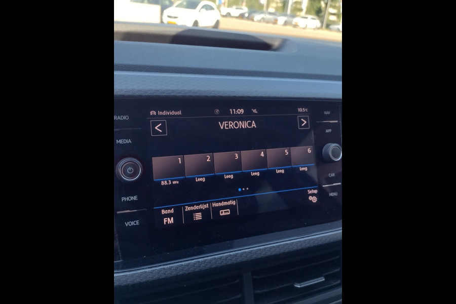 Volkswagen T-Cross 1.0 TSI Style Furtial Cockpit Staat in Hardenberg Volkswagen T-Cross 1.0 TSI Style Furtial Cockpit Staat in Hardenberg