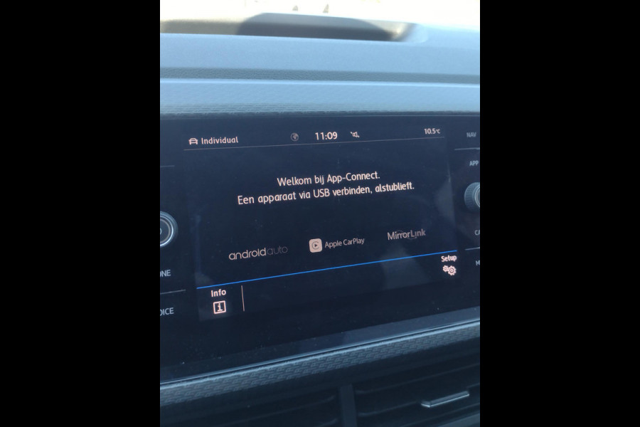 Volkswagen T-Cross 1.0 TSI Style Furtial Cockpit Staat in Hardenberg Volkswagen T-Cross 1.0 TSI Style Furtial Cockpit Staat in Hardenberg