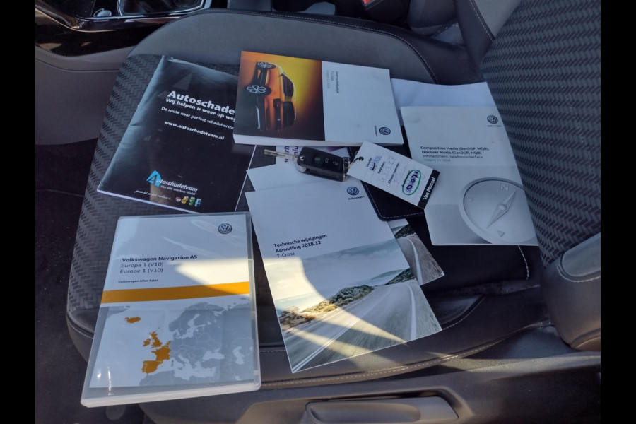 Volkswagen T-Cross 1.0 TSI Style Furtial Cockpit Staat in Hardenberg Volkswagen T-Cross 1.0 TSI Style Furtial Cockpit Staat in Hardenberg