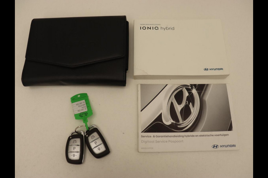 Hyundai IONIQ 1.6 GDi Comfort | Xenon | Carplay | Camera | Adaptive cruise | Keyless | Navigatie | Parkeerhulp | Climate control