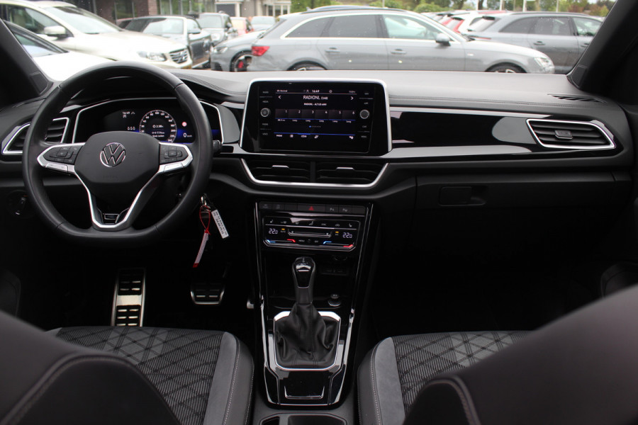 Volkswagen T-Roc 1.5 TSI R-Line Business / Panoramadak / Camera / Navigatie / Blackpack / 19'' / DAB / Stoelverwarming / ACC