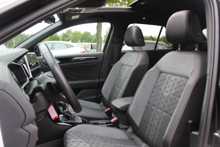 Volkswagen T-Roc 1.5 TSI R-Line Business / Panoramadak / Camera / Navigatie / Blackpack / 19'' / DAB / Stoelverwarming / ACC