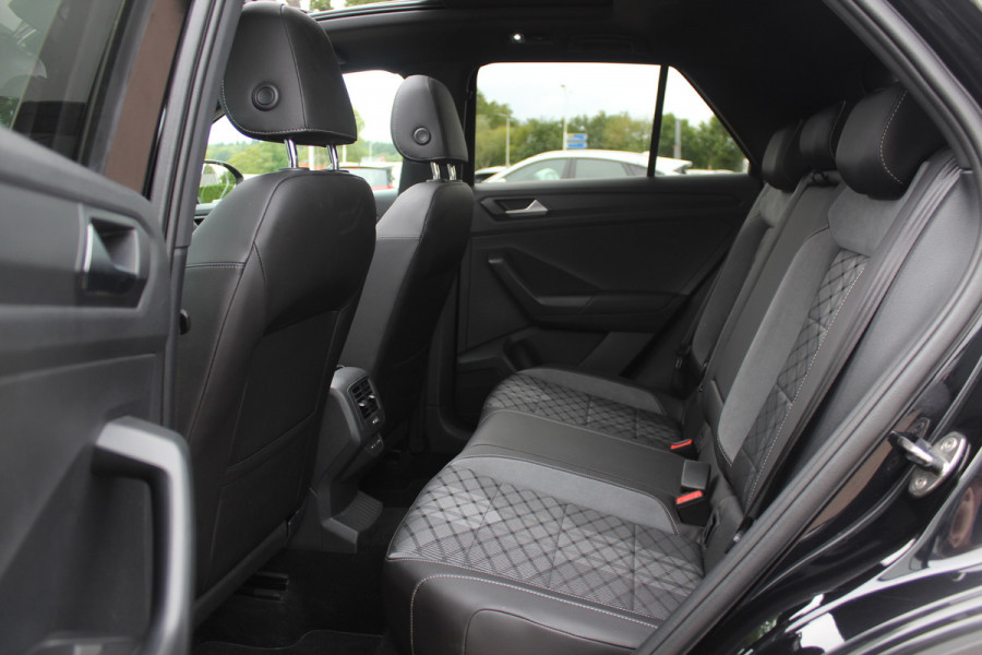 Volkswagen T-Roc 1.5 TSI R-Line Business / Panoramadak / Camera / Navigatie / Blackpack / 19'' / DAB / Stoelverwarming / ACC