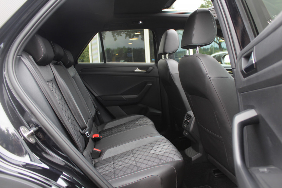 Volkswagen T-Roc 1.5 TSI R-Line Business / Panoramadak / Camera / Navigatie / Blackpack / 19'' / DAB / Stoelverwarming / ACC