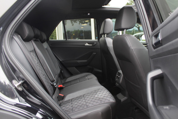 Volkswagen T-Roc 1.5 TSI R-Line Business / Panoramadak / Camera / Navigatie / Blackpack / 19'' / DAB / Stoelverwarming / ACC