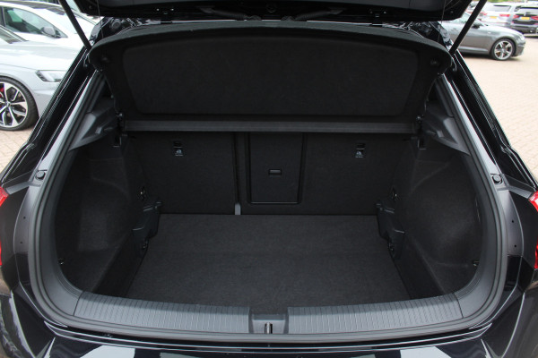 Volkswagen T-Roc 1.5 TSI R-Line Business / Panoramadak / Camera / Navigatie / Blackpack / 19'' / DAB / Stoelverwarming / ACC