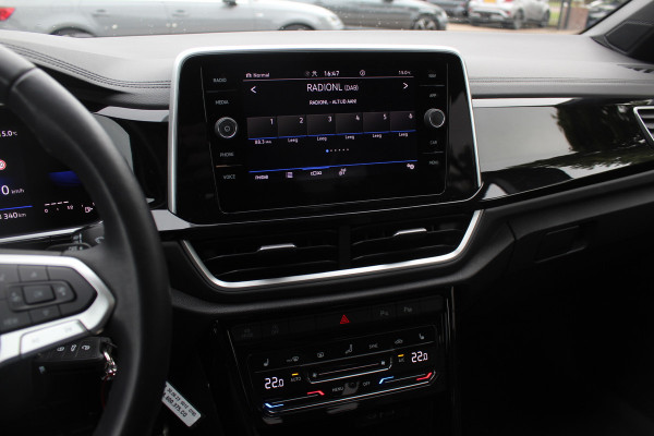 Volkswagen T-Roc 1.5 TSI R-Line Business / Panoramadak / Camera / Navigatie / Blackpack / 19'' / DAB / Stoelverwarming / ACC