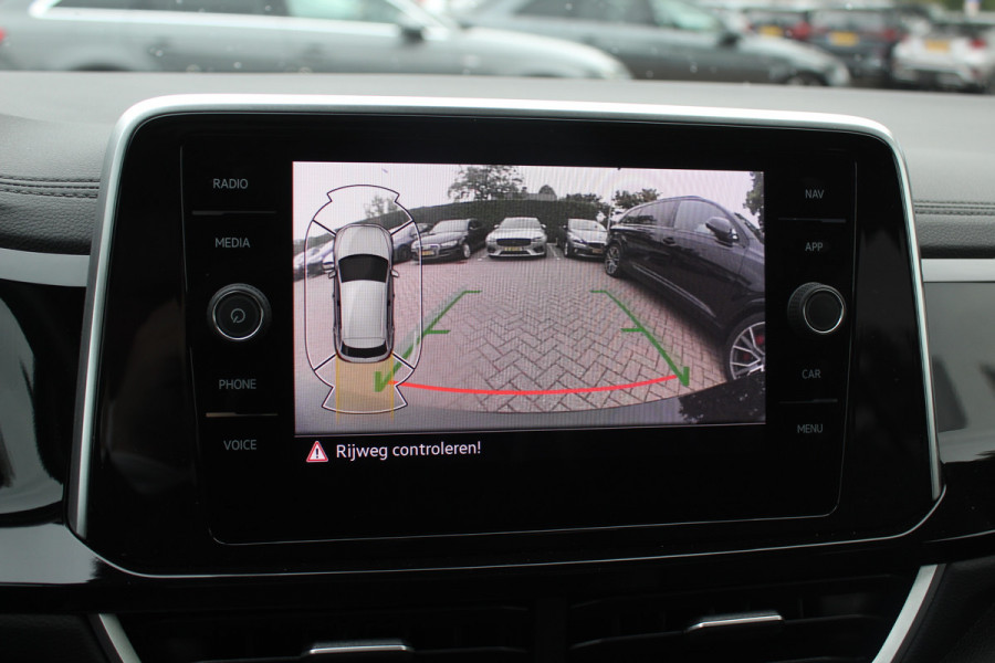 Volkswagen T-Roc 1.5 TSI R-Line Business / Panoramadak / Camera / Navigatie / Blackpack / 19'' / DAB / Stoelverwarming / ACC